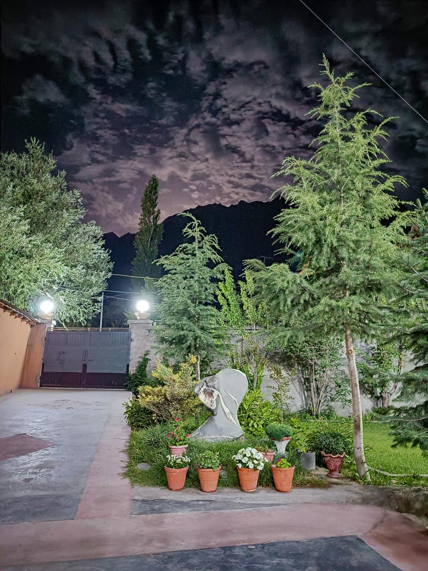 Taaj Residence Скарду Екстериор снимка